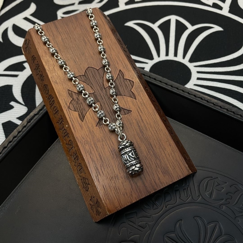 Ch*0me He**ts necklaces